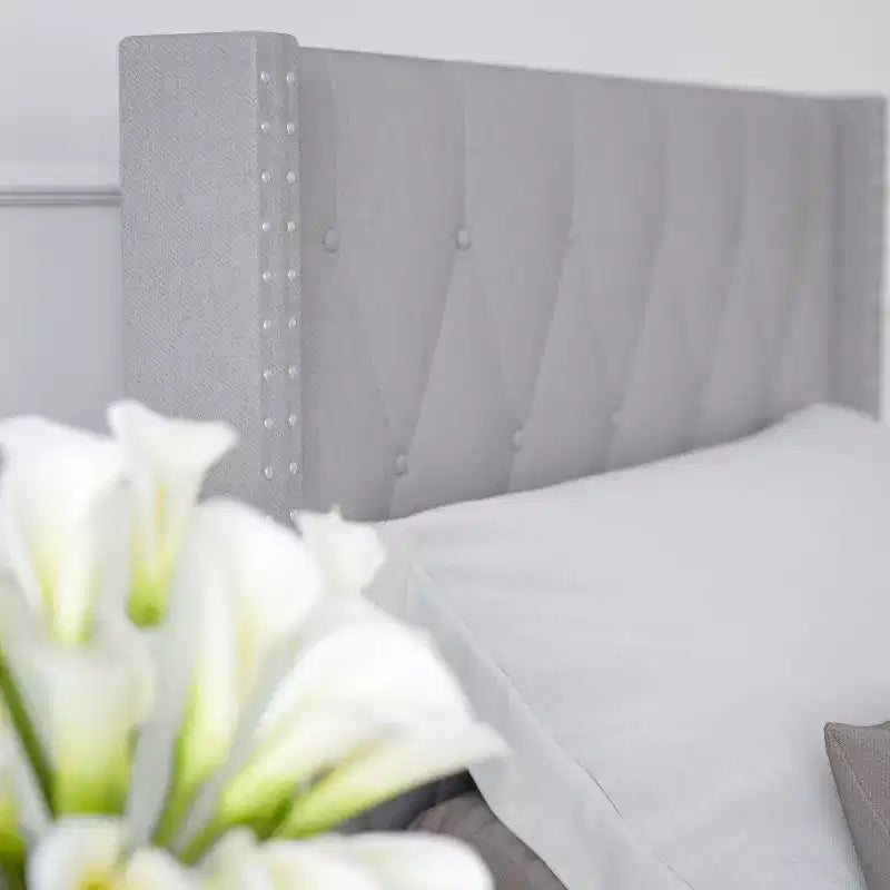 Merrick Lane Upholstered Platform Bed with Button Tufted Headboard